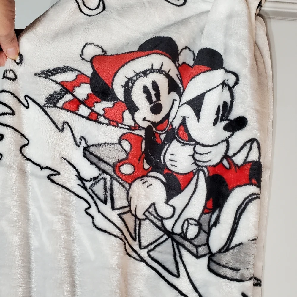 Disney Mickey and Minnie Mouse Plush Blanket Winter Sledding